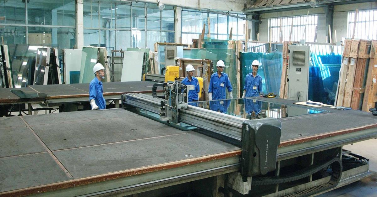 Cắt gương kính theo yêu cầu giá rẻ