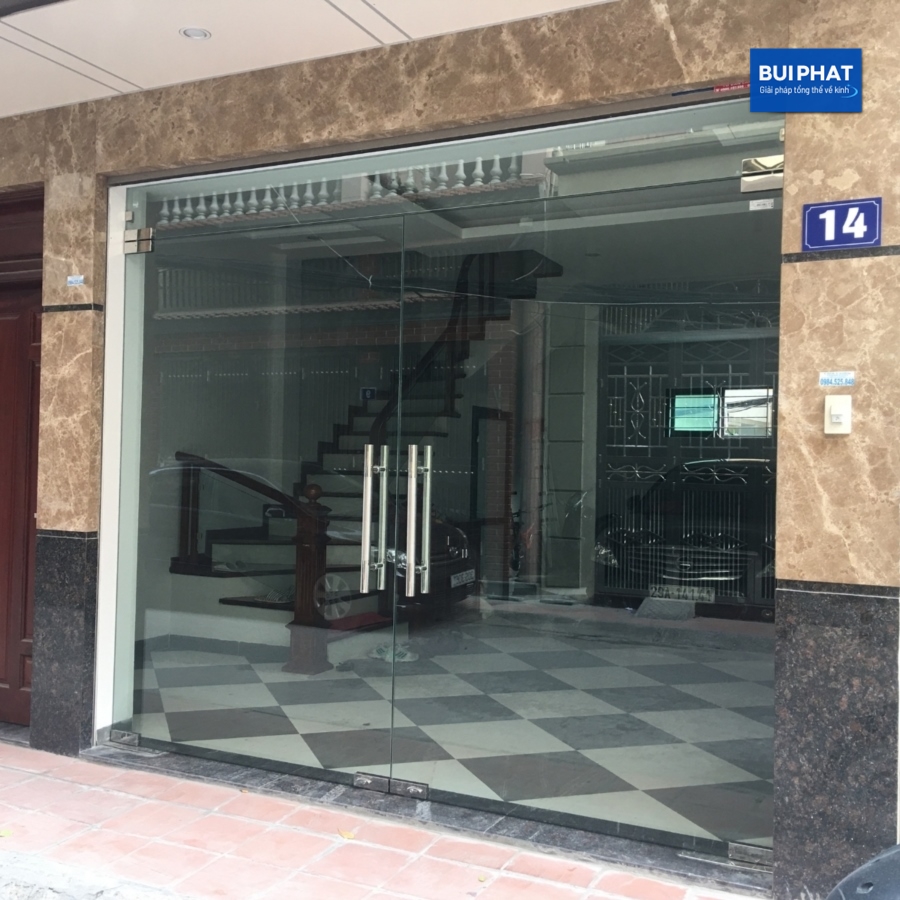 Làm cửa kính cường lực mở quay bản lề sàn