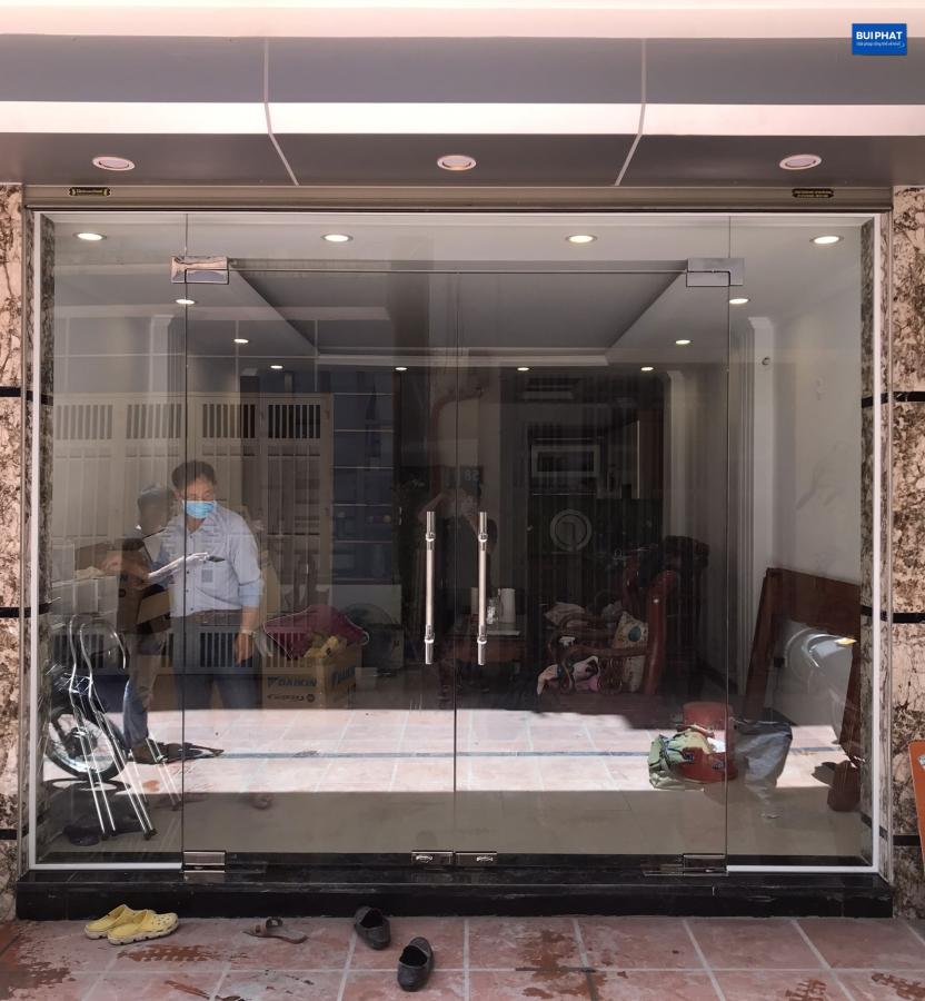 Làm cửa kính cường lực tại TP HCM
