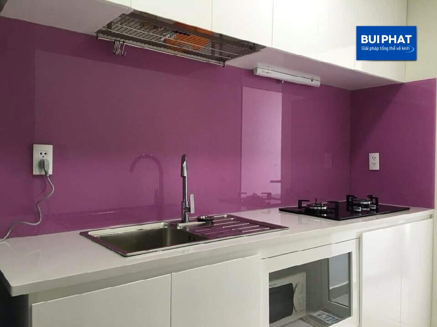 Kính ốp bếp màu tím nhạt