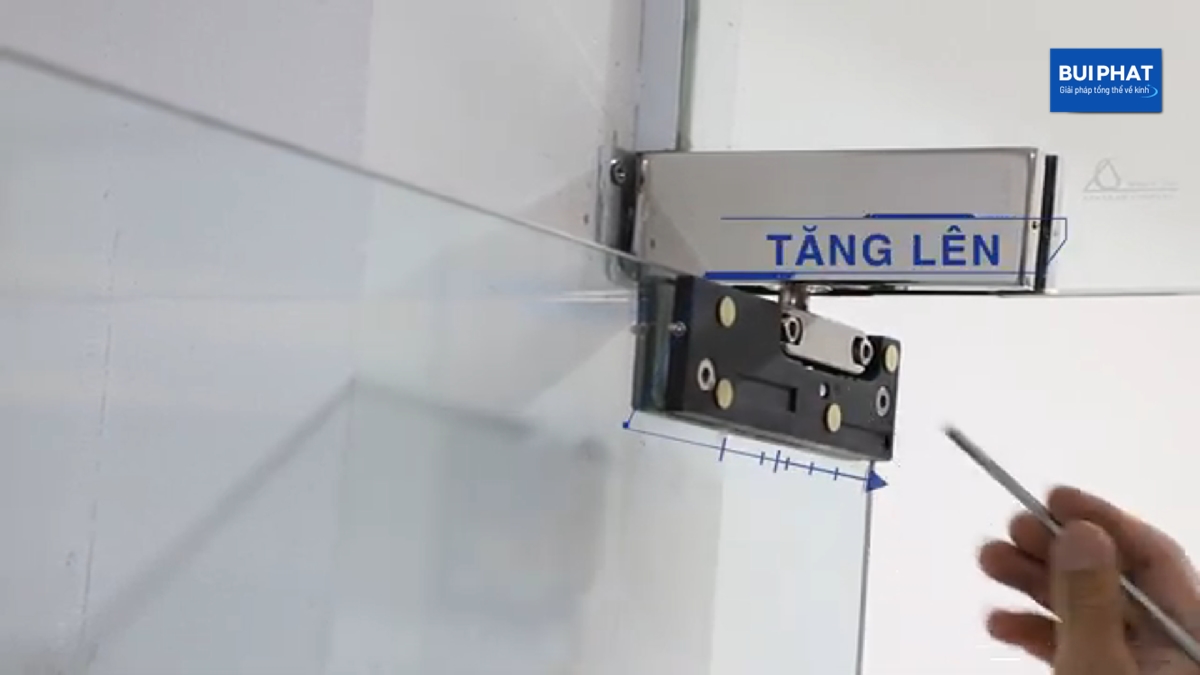 Chỉnh ốc tăng chỉnh đẩy ra sau là tăng lên