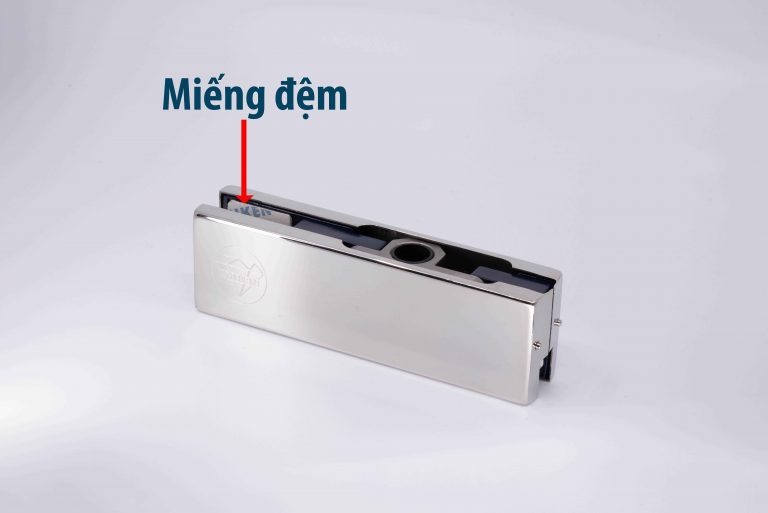 Kiểm tra miếng đệm bản lề sàn cửa kính 
