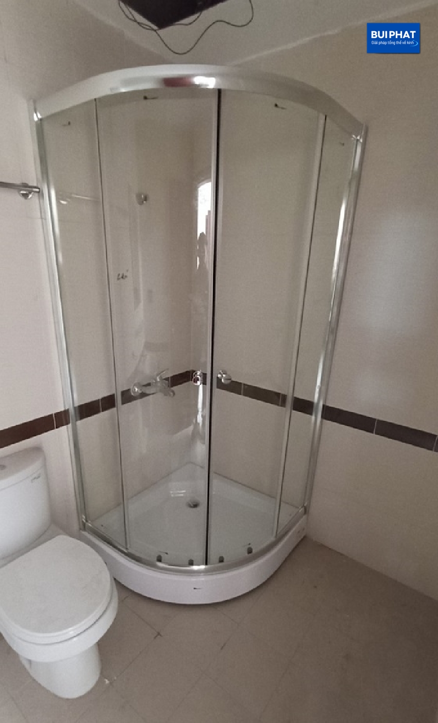 vách kính buồng tắm