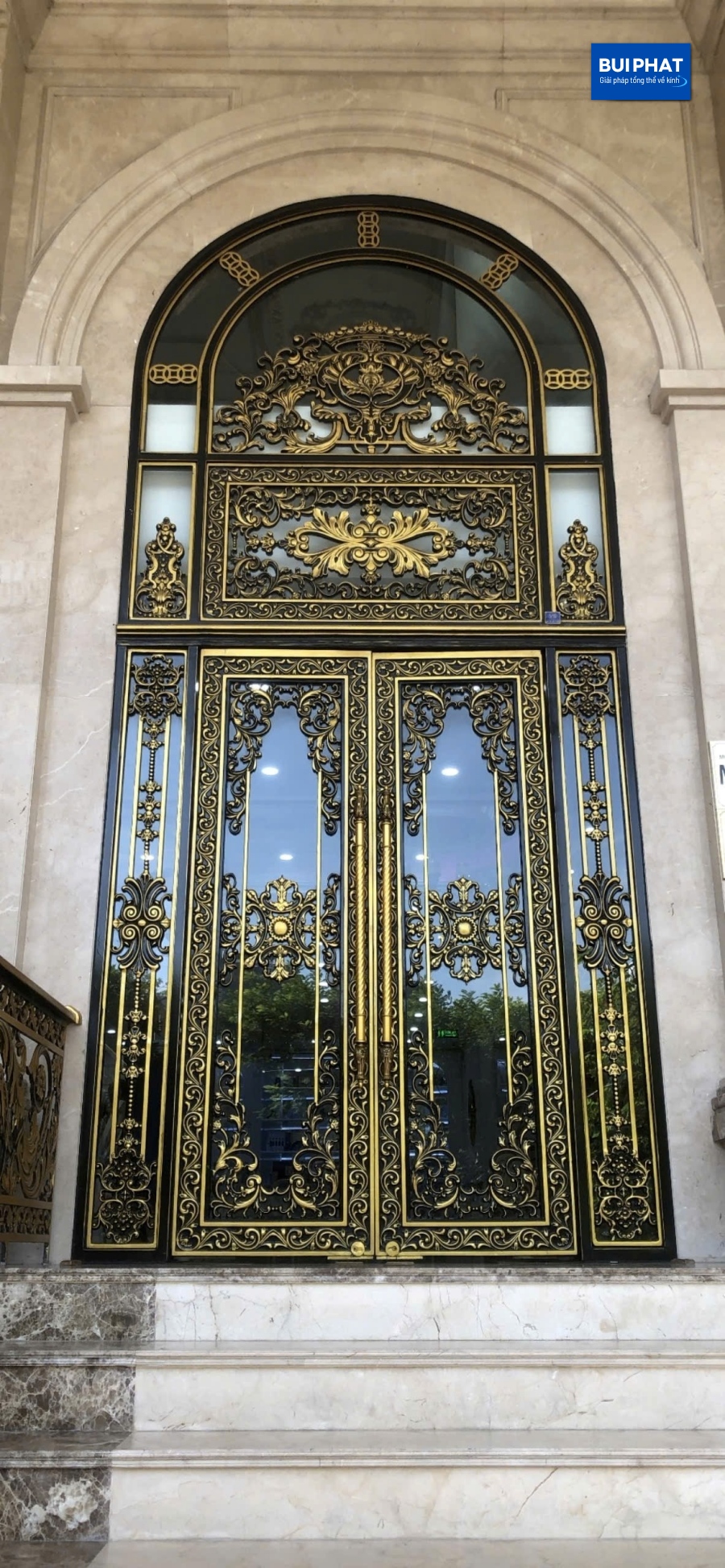 Cửa kính nhôm đúc
