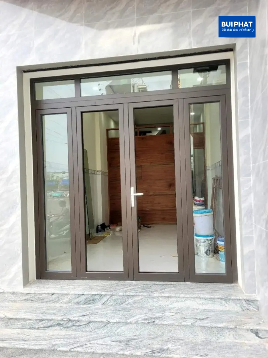 Cửa đi nhôm kính mở quay