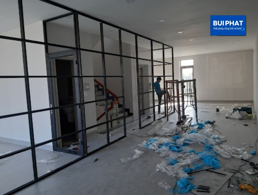 Giá cửa pano nhôm kính