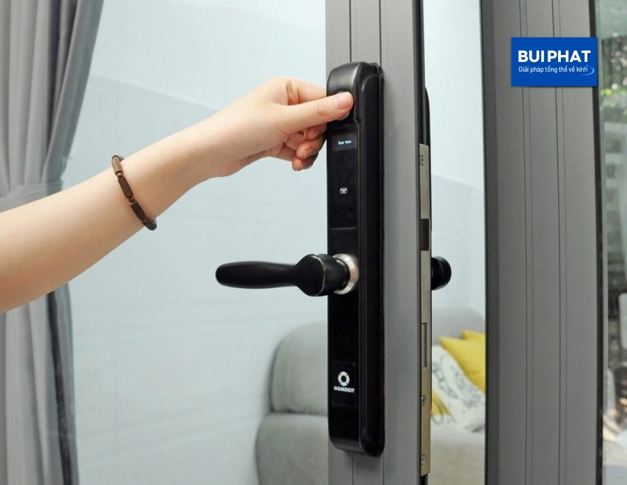 Khóa cửa nhôm kính