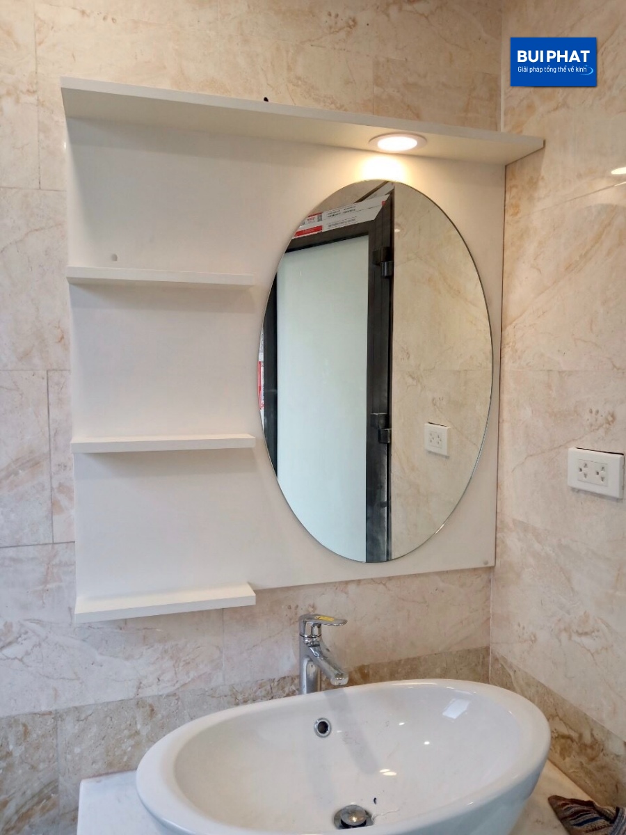 Gương dán toilet