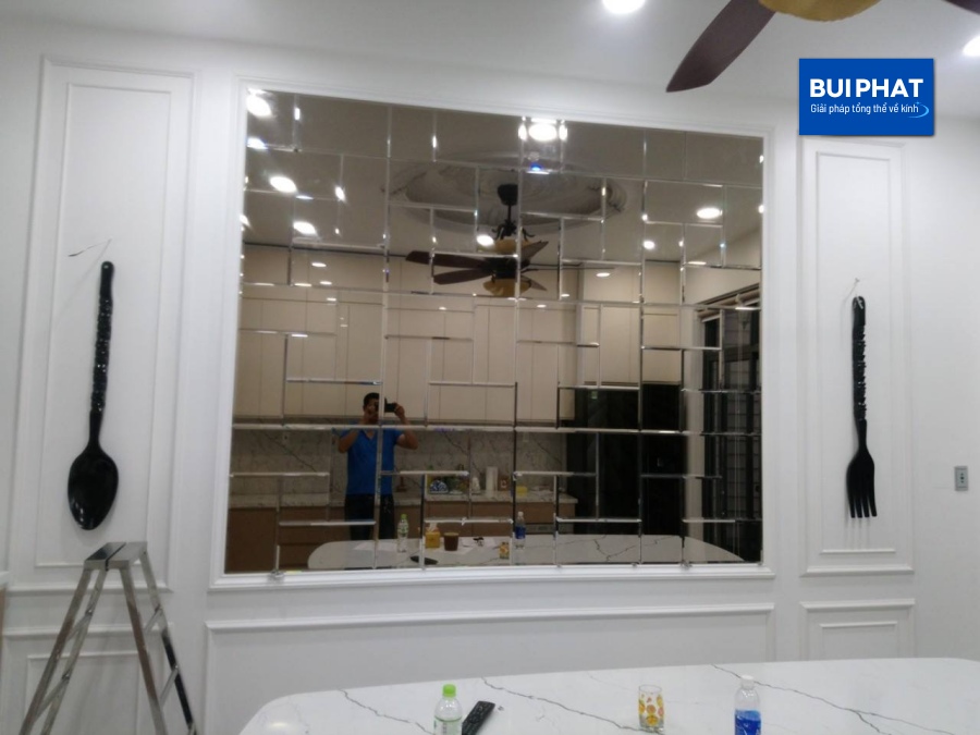 gương ghép quả trám dán tường
