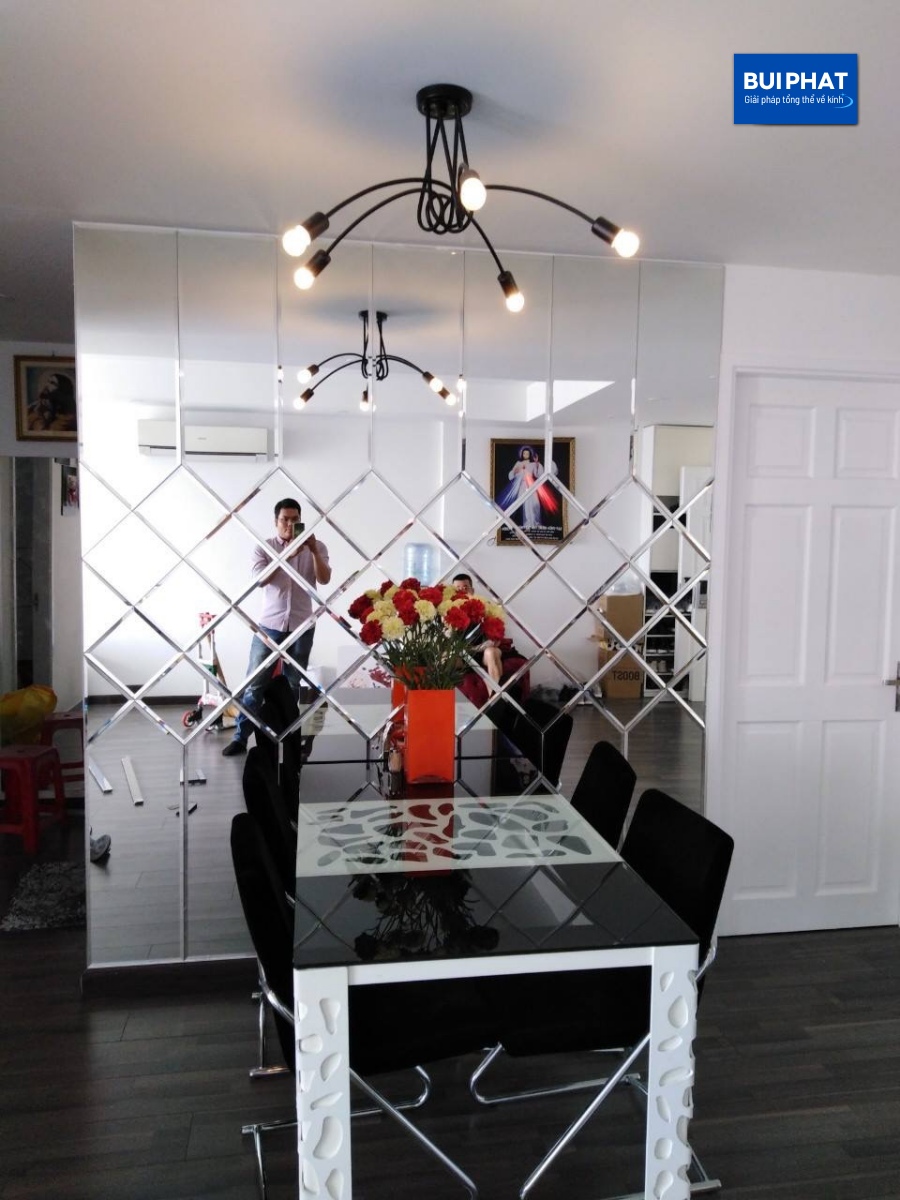 mua gương dán tường