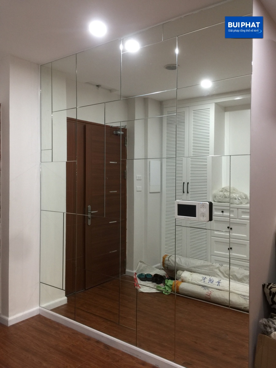 dán gương lên tường