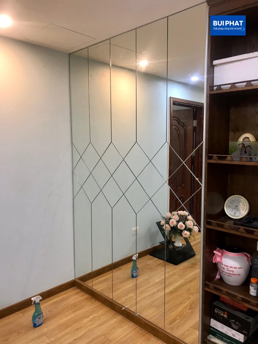 gương dán tường giá rẻ