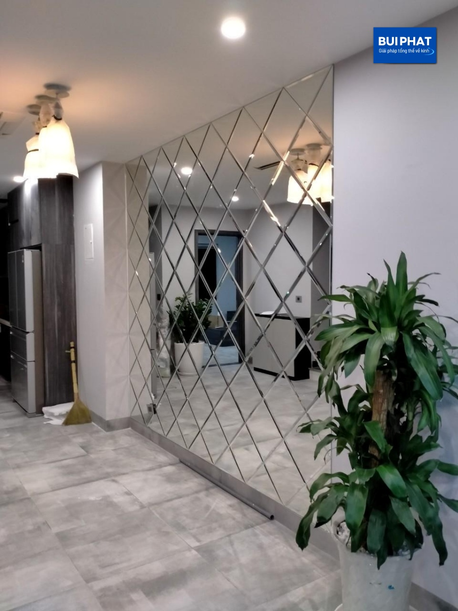 gương thuỷ ốp tường