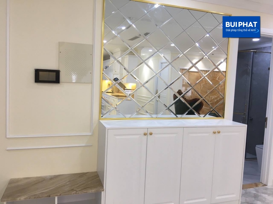 gương dán tường là gì