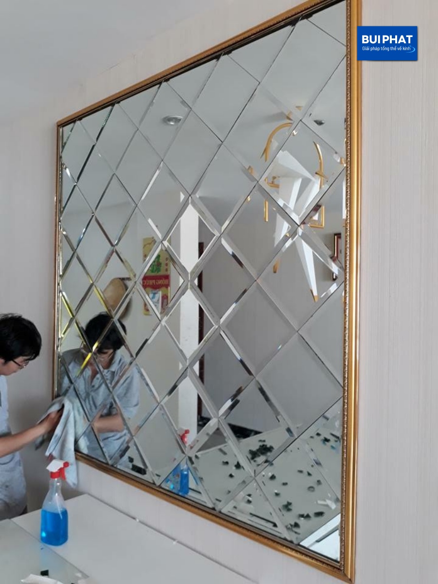 gương dán bỉ