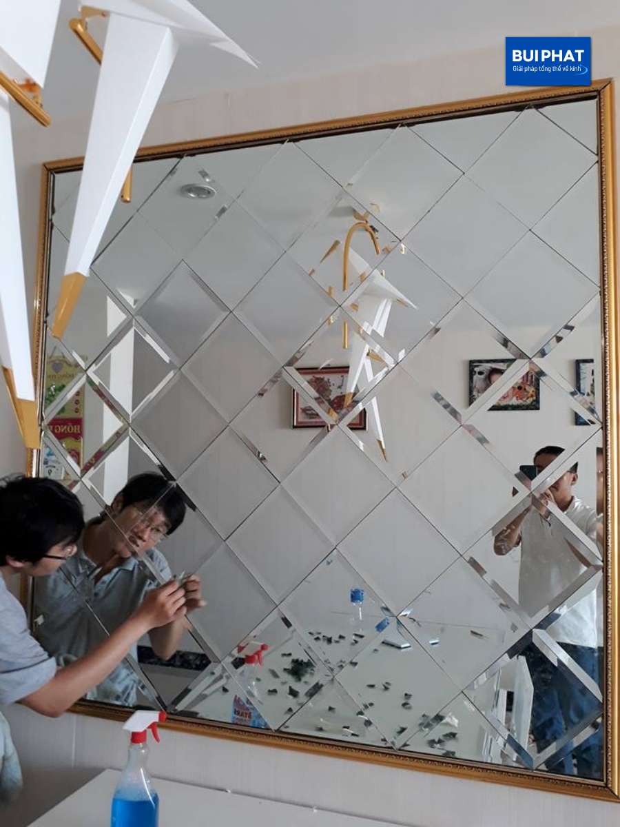 gương bỉ dán tường trang trí