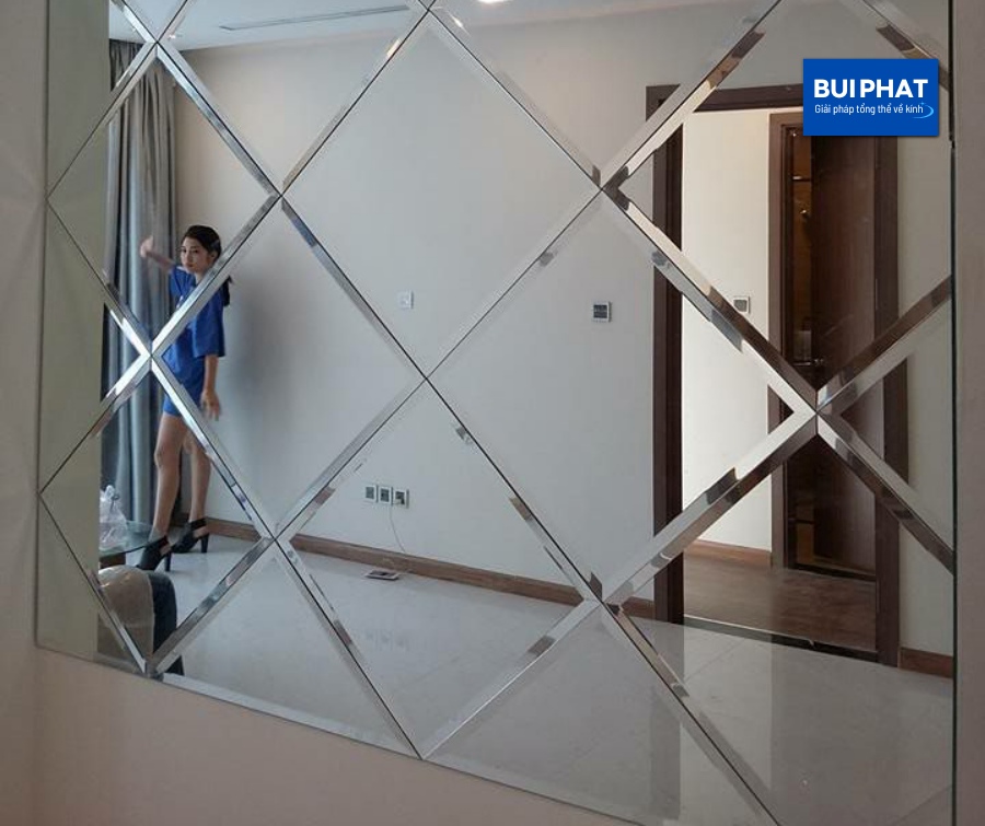 gương dán tường trang trí nghệ thuật