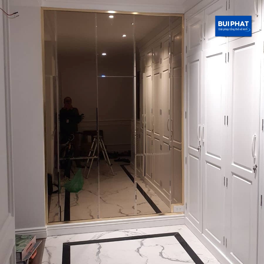 Gương dán tường màu trà