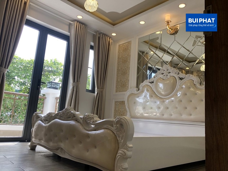 Gương dán tường trang trí