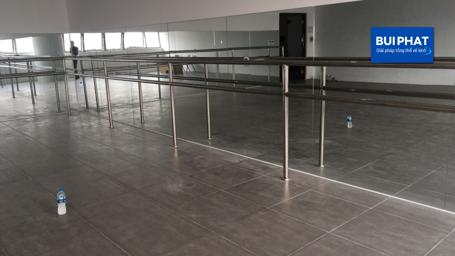 Gương dán tường trang trí