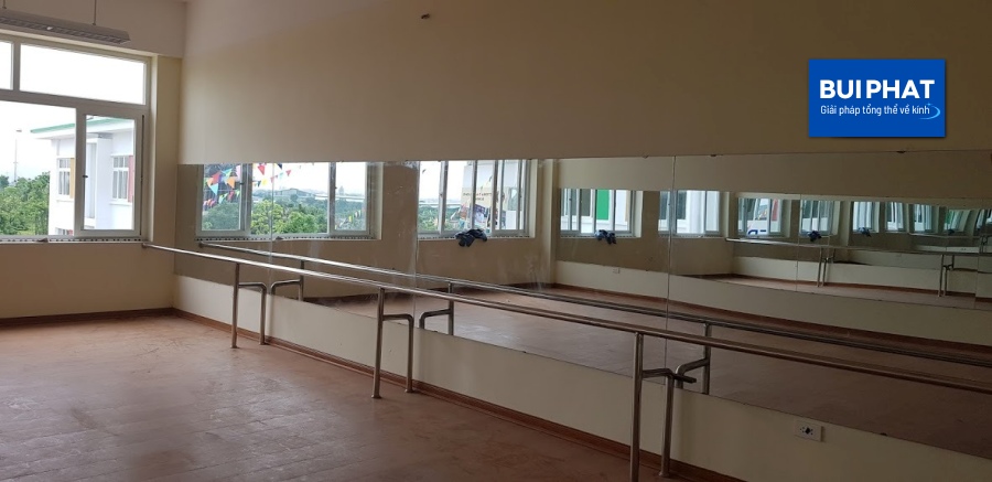 Gương dán tường trang trí