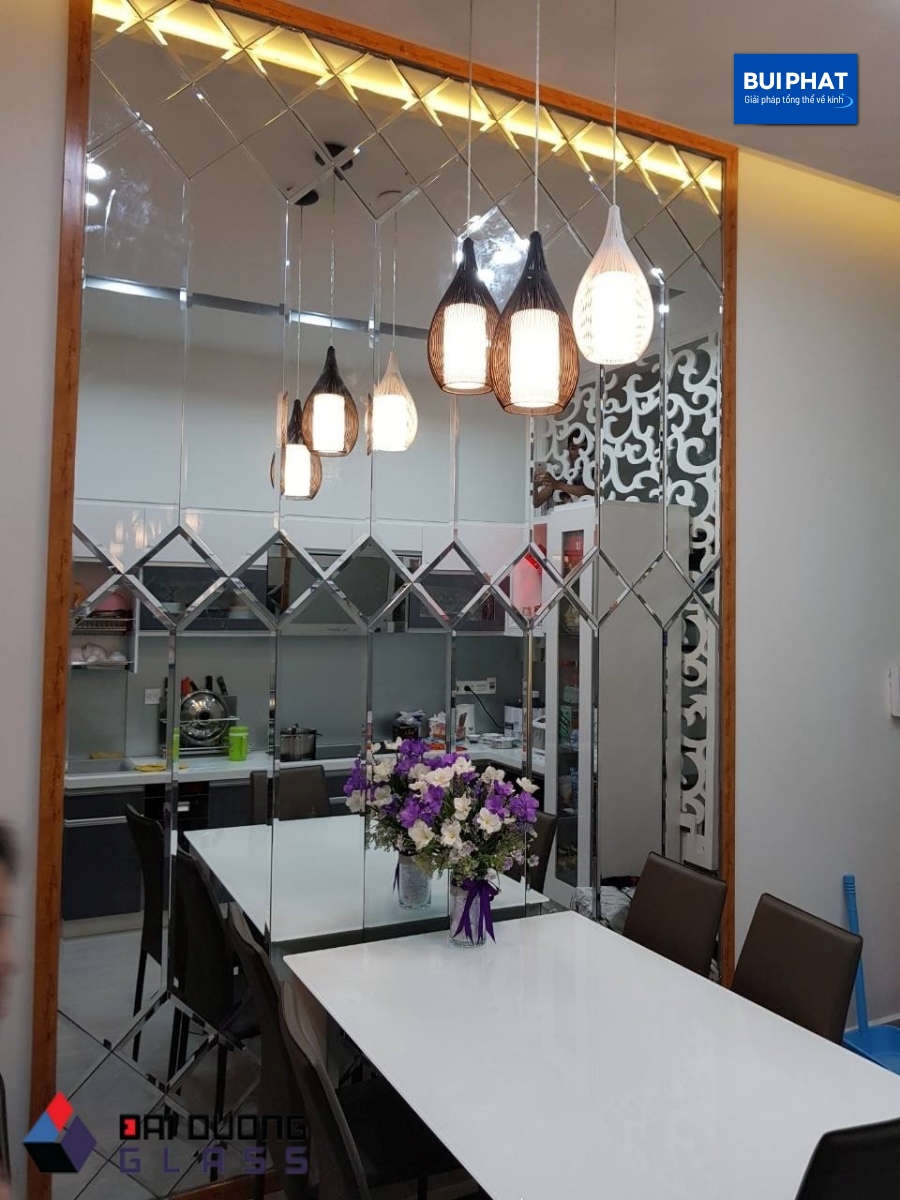 Gương dán tường trang trí