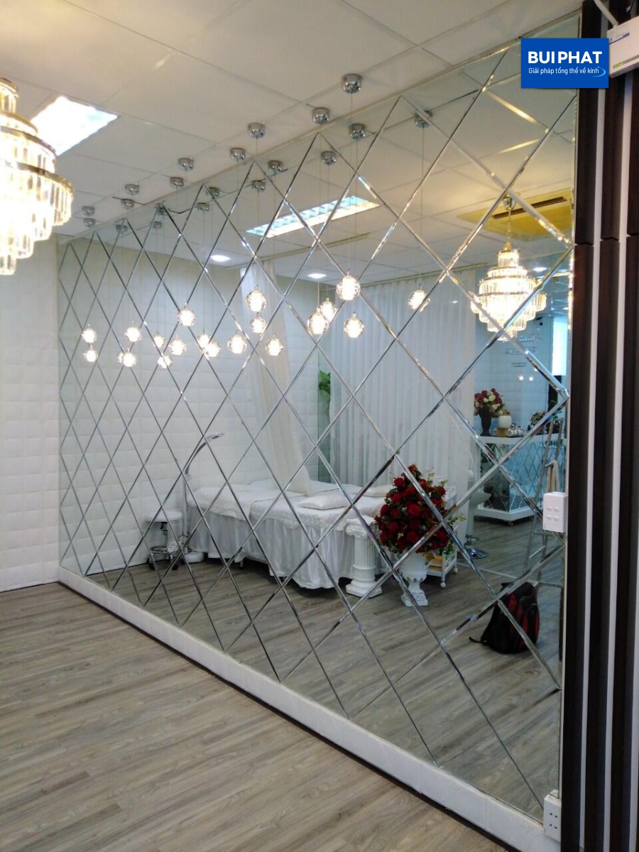Gương ốp tường trang trí spa