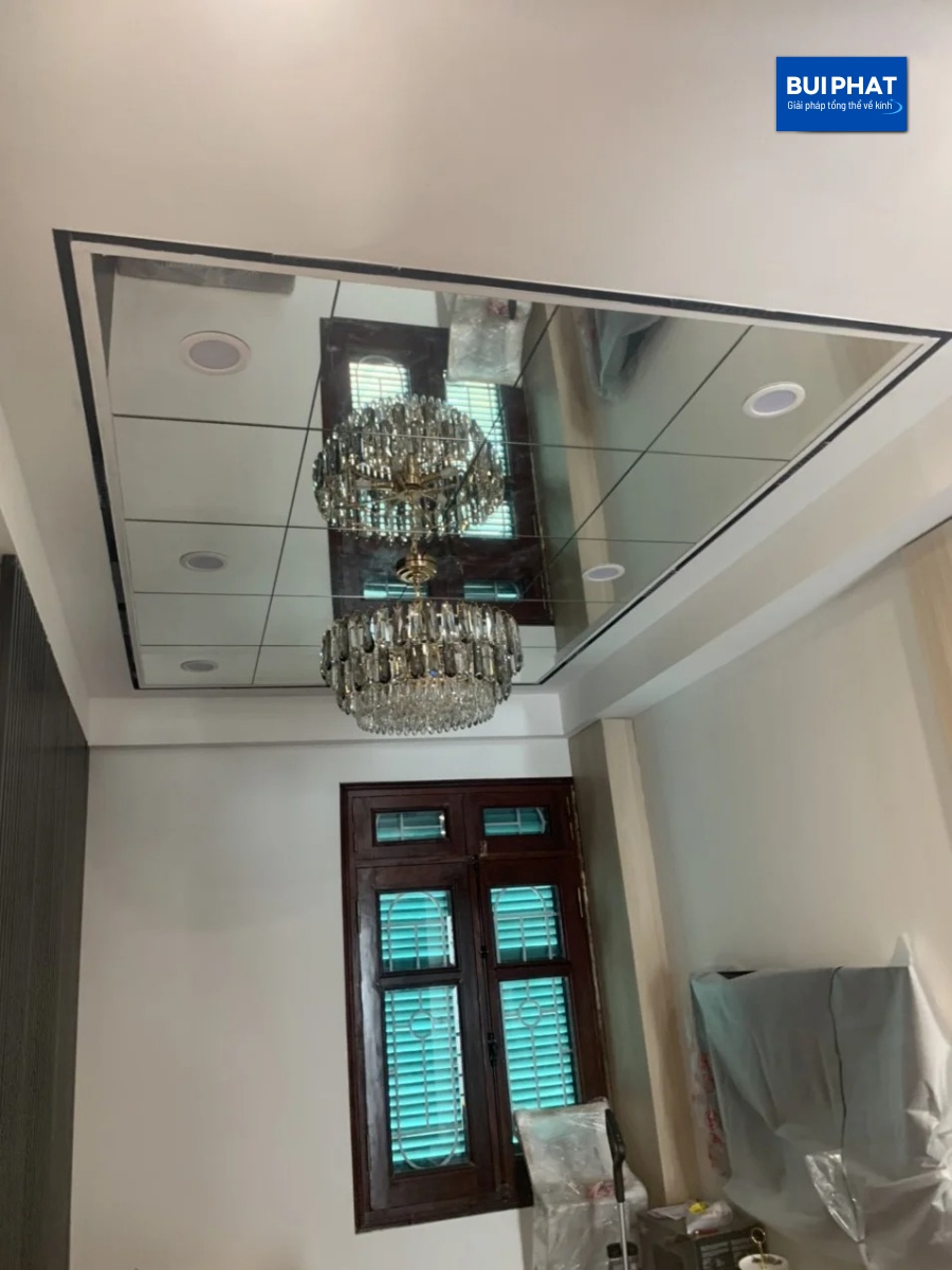 Gương dán tường trang trí