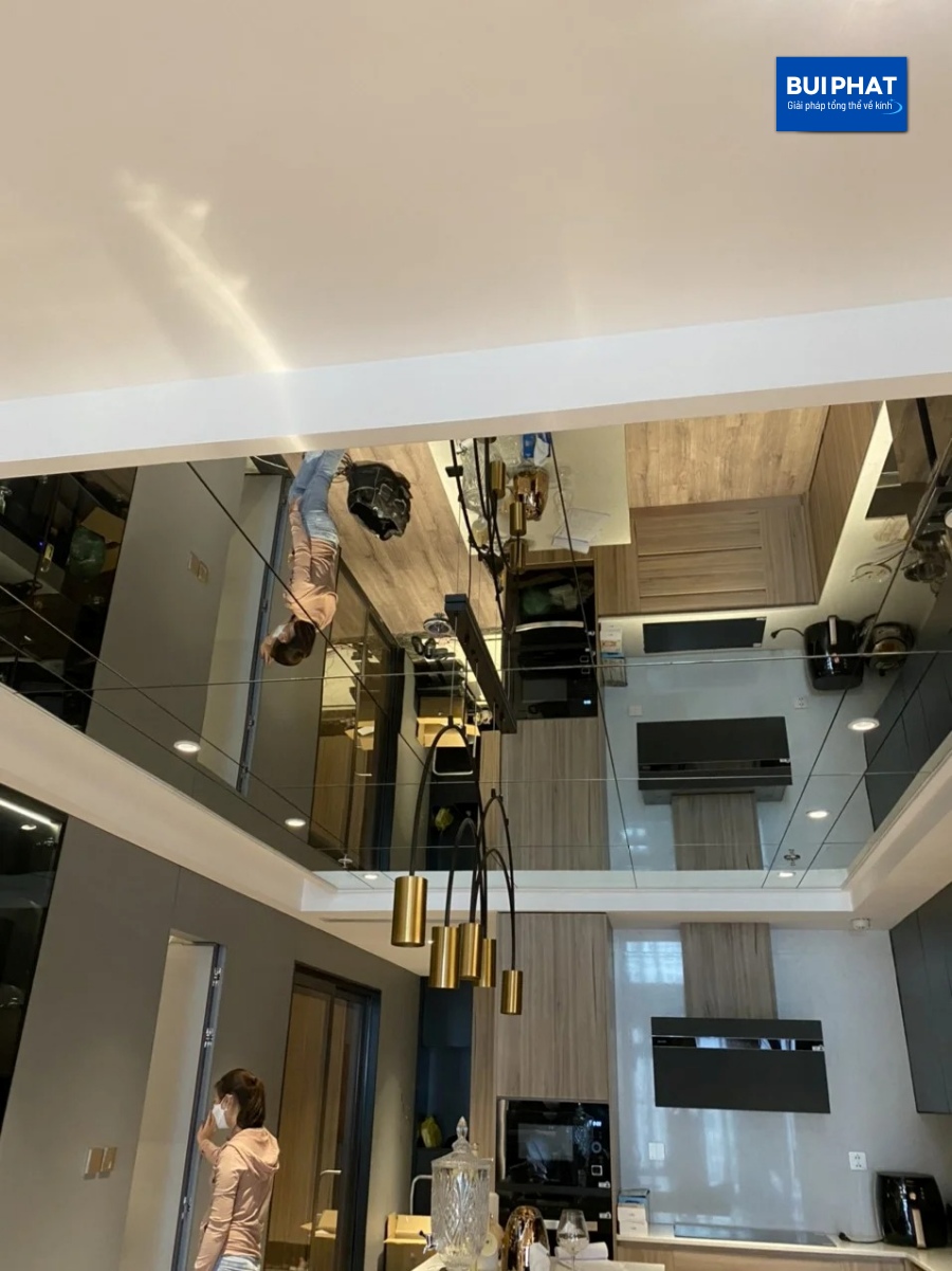 Gương dán tường trang trí
