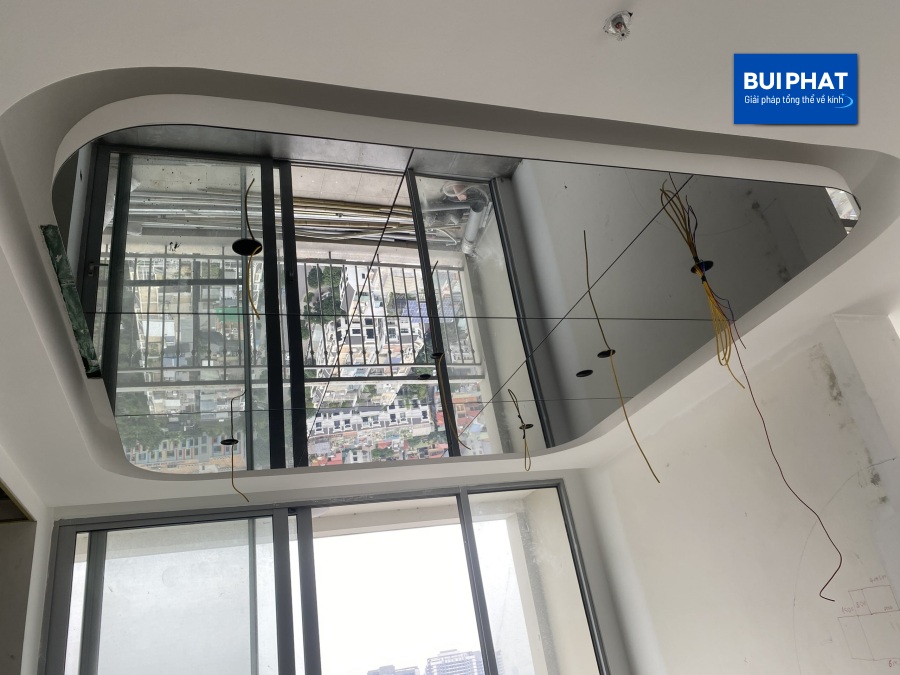 Gương dán tường trang trí