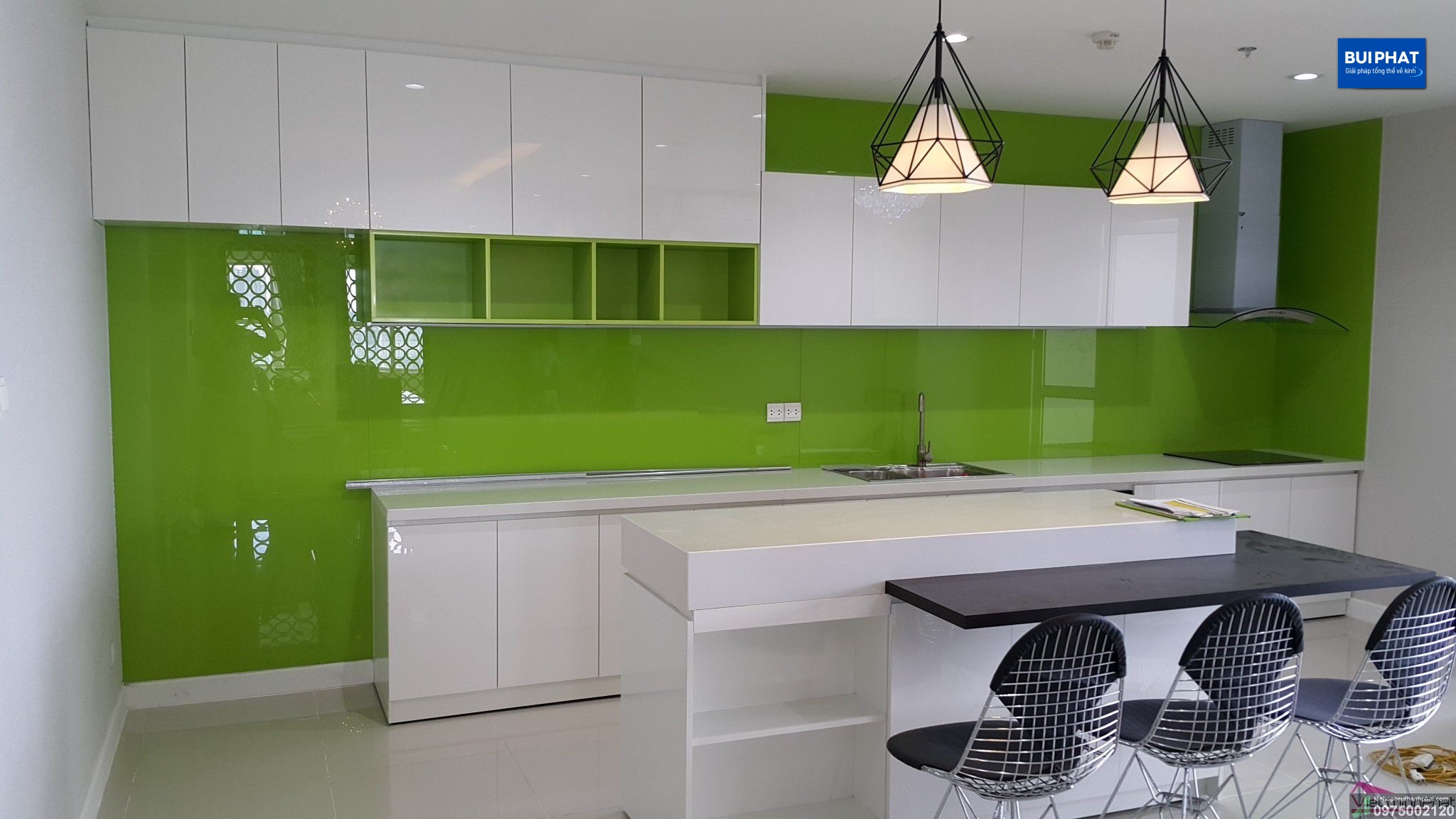 Kính bếp màu xanh lá