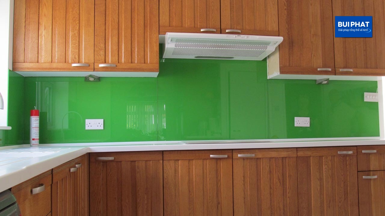 Kính bếp xanh lá
