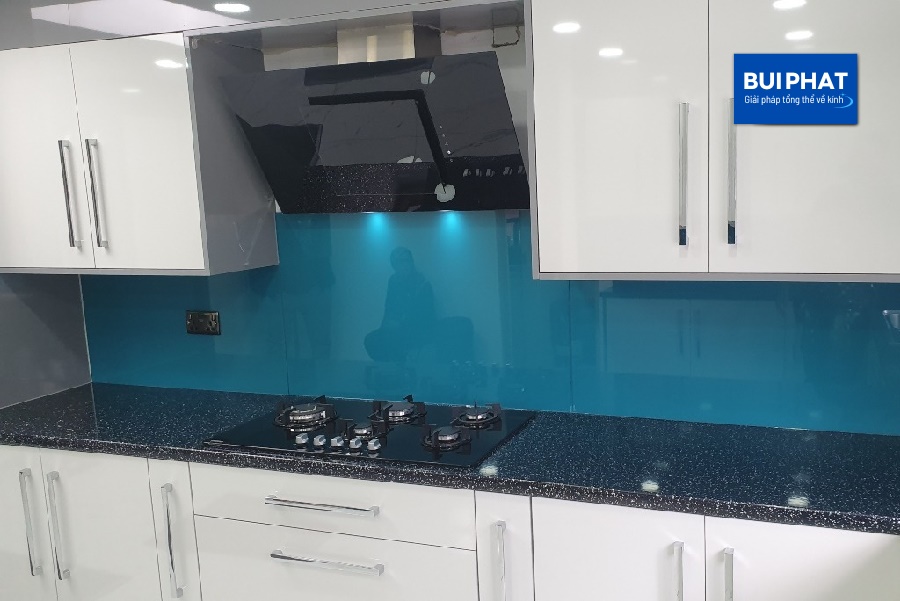 Kính bếp cường lực màu xanh ngọc