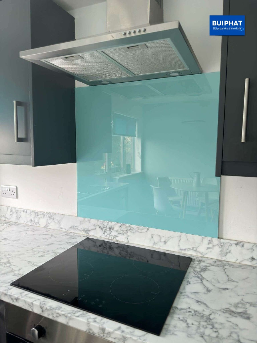 Kính ốp bếp màu xanh ngọc