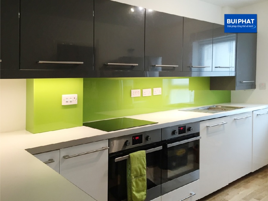 Giá kính ốp bếp màu xanh non