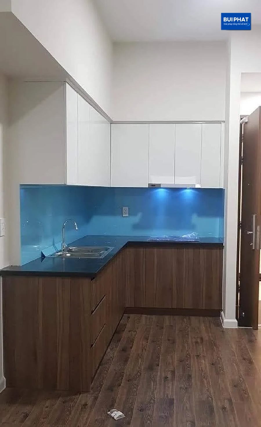 Kính bếp màu xanh da trời