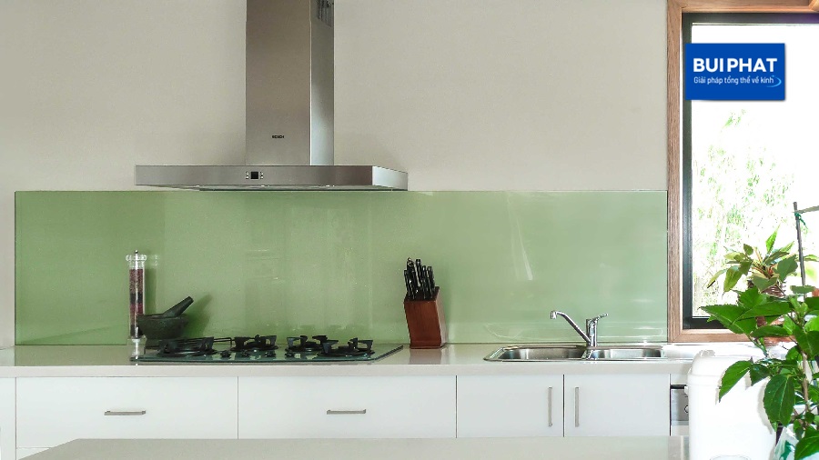 Kính bếp màu xanh úa