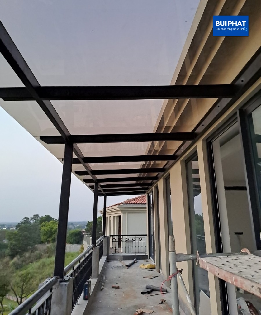 Làm mái kính cường lực