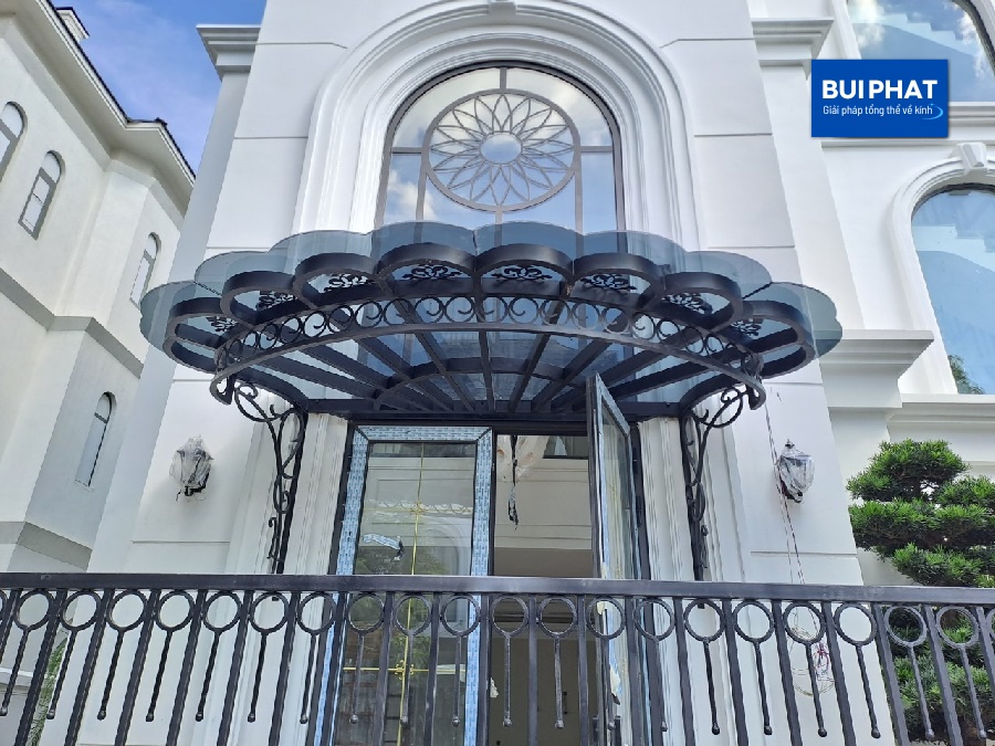 Mái nhà bằng kính cường lực