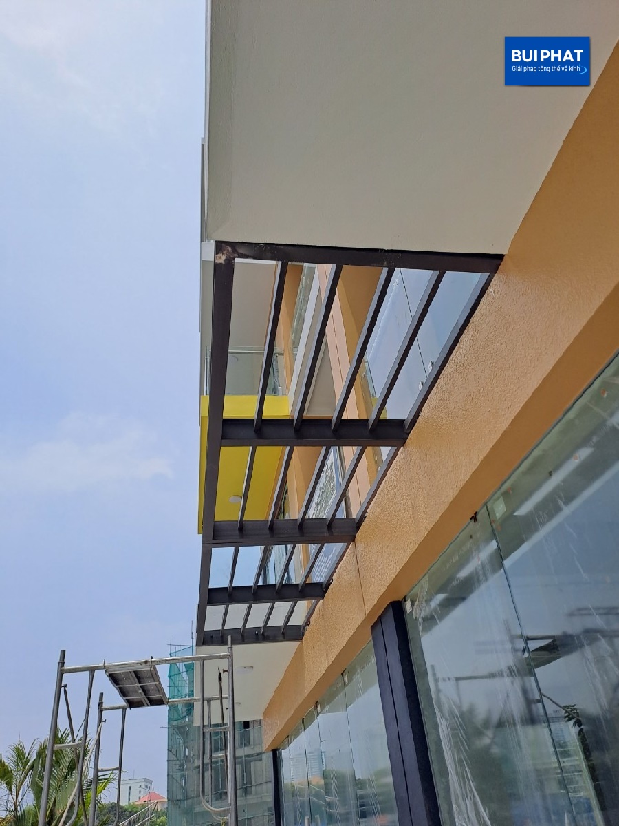 Kính cường lực mái che