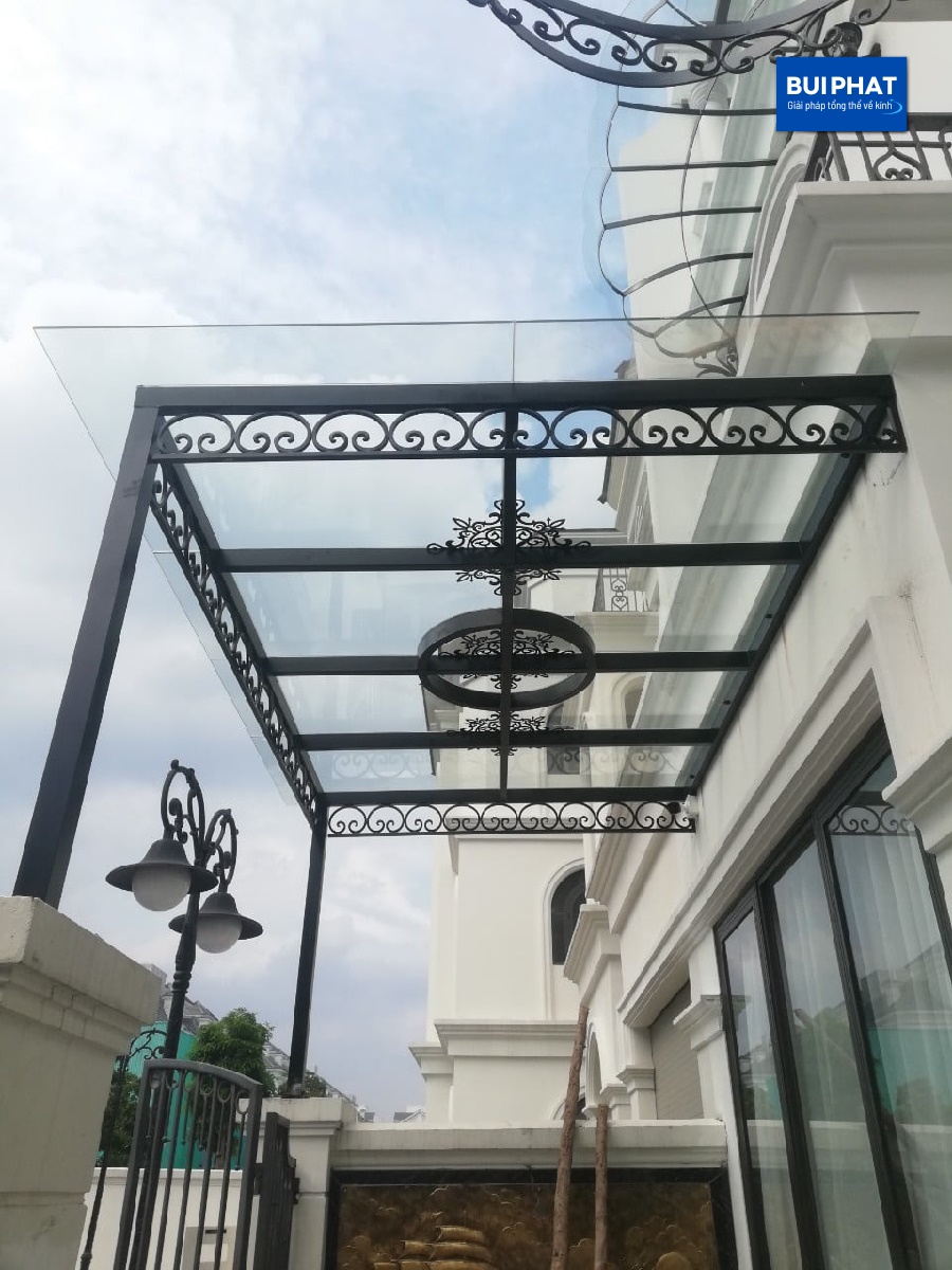 Chi tiết mái che kính cường lực