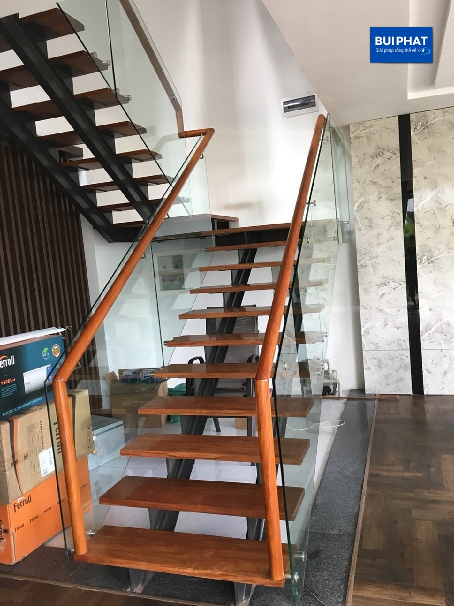 Cầu thang xương cá kính